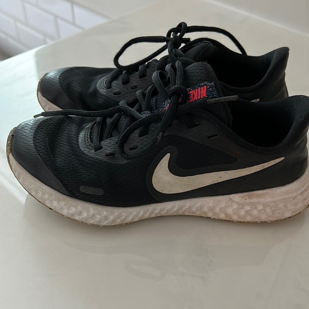Nike Revolution Boys Sneakers 4Y